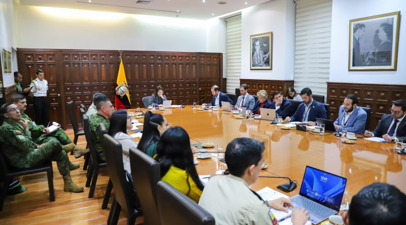 Vicepresidenta de la República revisó avances de la intervención en al Hospital Teodoro Maldonado Carbo.