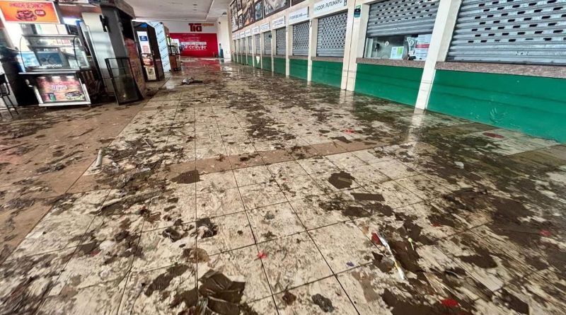 DESOLACIÓN EN BABAHOYO TRAS LA INUNDACIÓN.