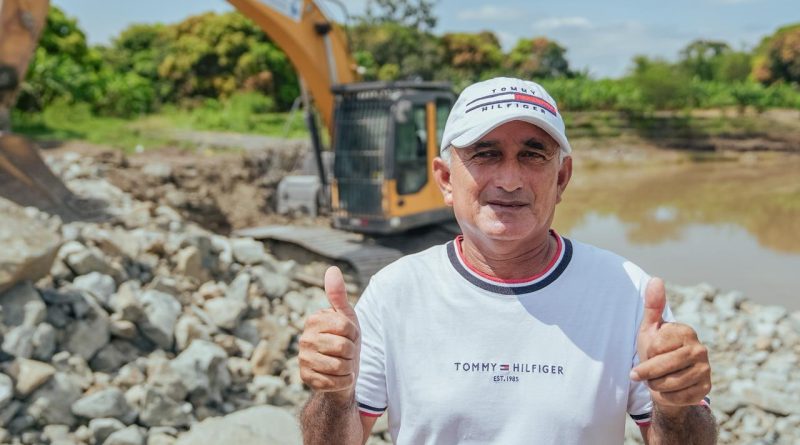 Refuerzo emergente en Puerto Las Cañas protege a cerca de 3.000 habitantes y áreas agrícolas ante el aumento del  caudal