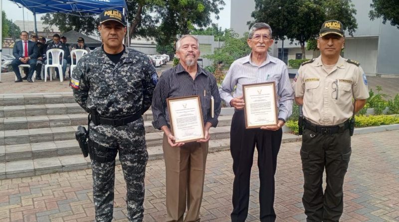 HOMENAJE-HONRAMOS EL LEGADO DE NUESTROS POLICÍAS EN SERVICIO PASIVO EN GUAYAS.